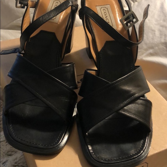 Beautiful Coach sandals - Picture 4 of 6